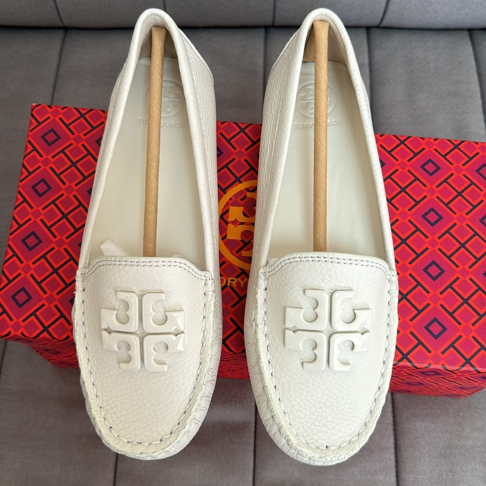Brand new Tory Burch Lowell 2 Driver -Tumbled Leather Loafer - Picture 2 of 5